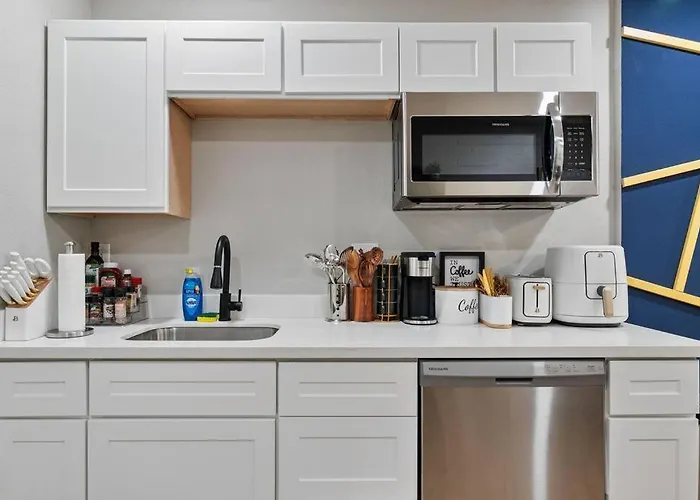 12 Minutes From Downtown - 1 Bedroom #b Apartment