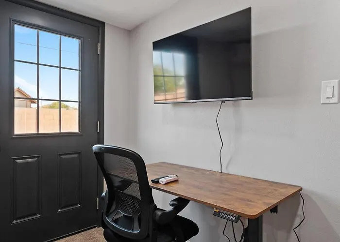 12 Minutes From Downtown - 1 Bedroom #b Apartment *